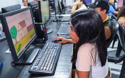 Programa Computadores para Inclusão cria mais de 70 novos laboratórios de informática no Paraná em 2025