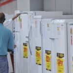 Confiança do comércio inicia 2026 pressionada pela Selic em 15%, aponta CNC