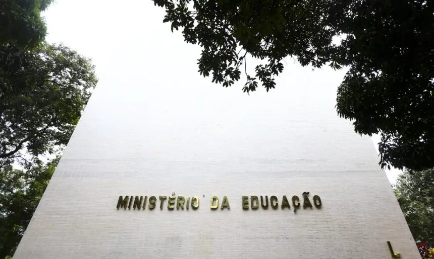 MEC publica autorização de cursos superiores em 23 cidades brasileiras
