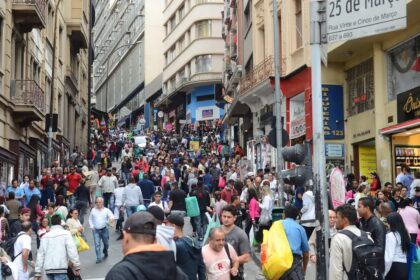 Pnad Contínua 2025: número de brasileiros com menos de 30 anos cai 10,4% desde 2012