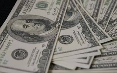 Dólar recua e fecha último pregão em R$ 4,99 (segunda-feira)