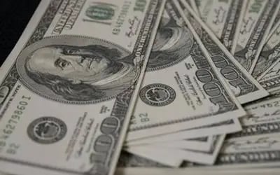Dólar cai e fecha último pregão em R$ 4,99 (10/05)