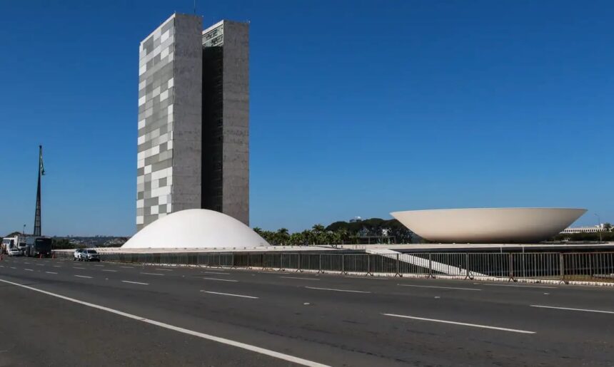 Entidades Empresariais Defendem Adiamento da Discussão sobre a Redução da Jornada de Trabalho no Brasil (27/04)