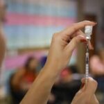 Nova vacina contra pneumonia e meningite começa a ser distribuída no SUS