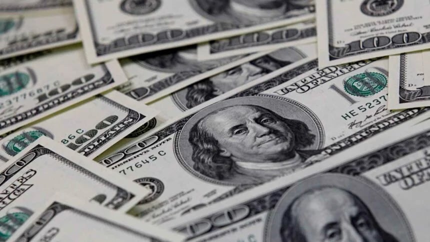 Dólar fecha a R$ 5,06 e euro a R$ 5,85, após queda moderada