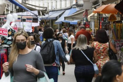 FGV: Confiança do consumidor recua pelo terceiro mês consecutivo em julho