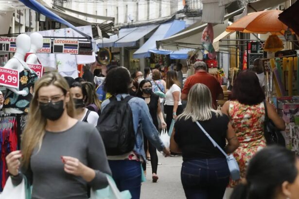 FGV: Confiança do consumidor recua pelo terceiro mês consecutivo em julho