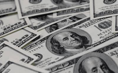 Dólar opera perto da estabilidade após alívio das tensões geopolíticas