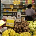 Intenção de consumo das famílias recua em agosto, aponta CNC