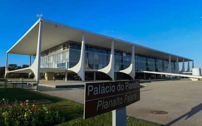 Eleições 2026: Flávio Bolsonaro e Lula se preparam para o segundo turno (25 de outubro)
