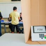 Flávio Bolsonaro lidera pesquisas de segundo turno, diferença estreita com Lula