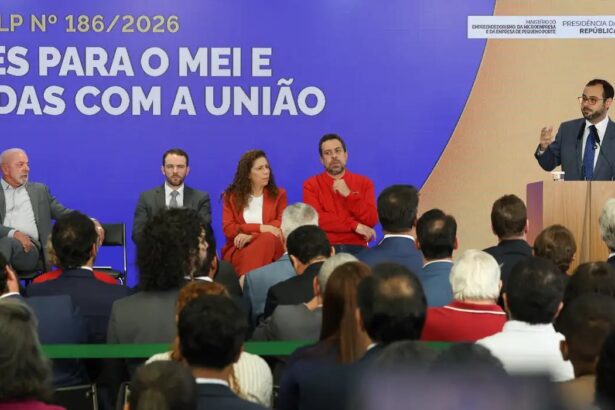 Lula sanciona lei que eleva teto do MEI e perdoa dívidas federais